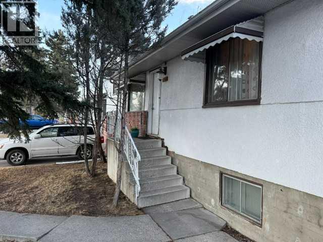 Single Family House 4 Level for Sale in   Street SE Southview Calgary 