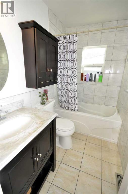 Single Family House 4 Level for Sale in   Street SE Southview Calgary 