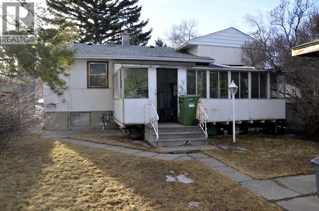 Single Family House 4 Level for Sale in   Street SE Southview Calgary 