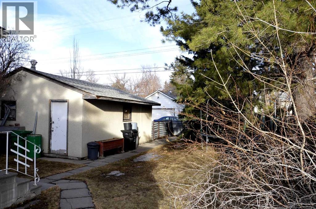Single Family House 4 Level for Sale in   Street SE Southview Calgary 