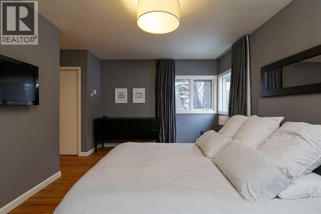 Single Family House 4 Level for Sale in  Crescent Boulevard SW Elboya Calgary 