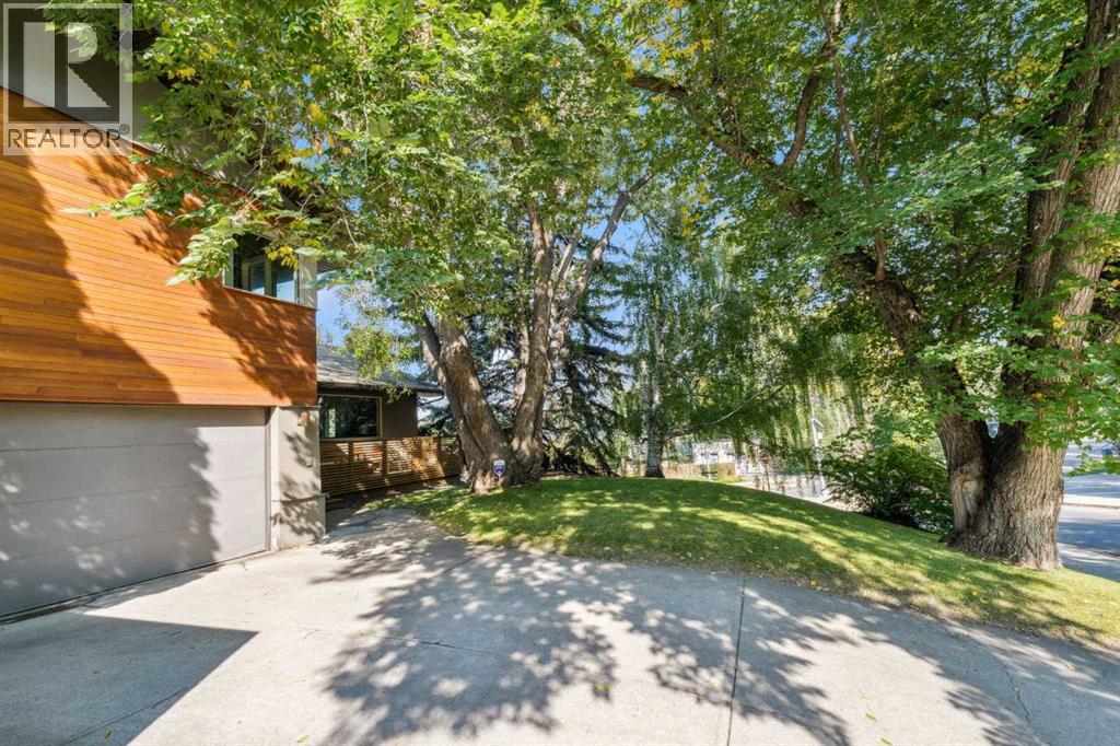 Single Family House 4 Level for Sale in  Crescent Boulevard SW Elboya Calgary 