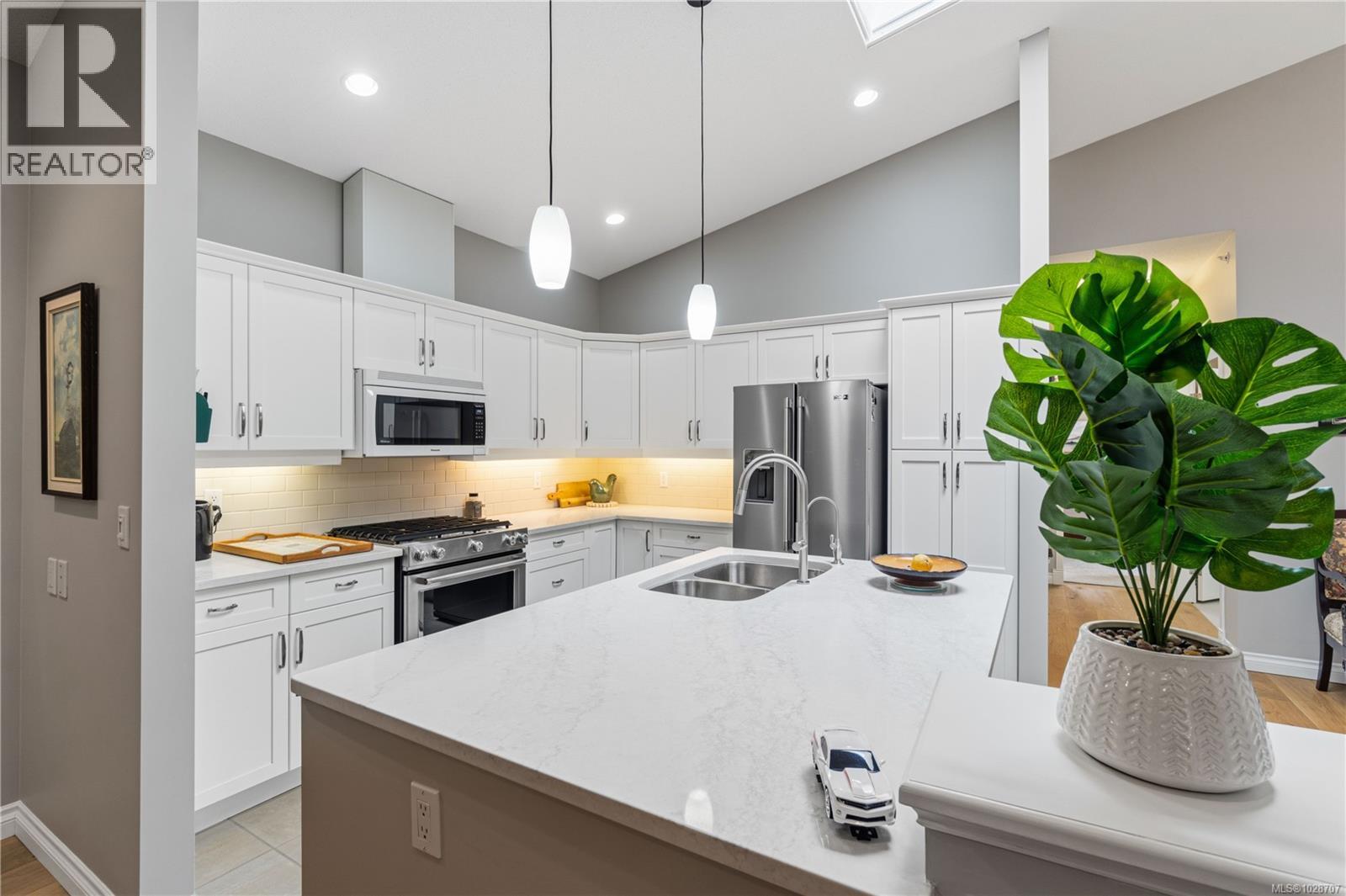 #118 730 BARCLAY CRES - 4