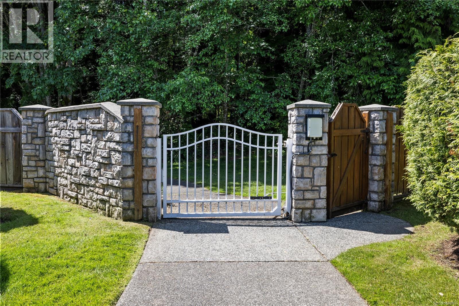 #118 730 BARCLAY CRES - 24