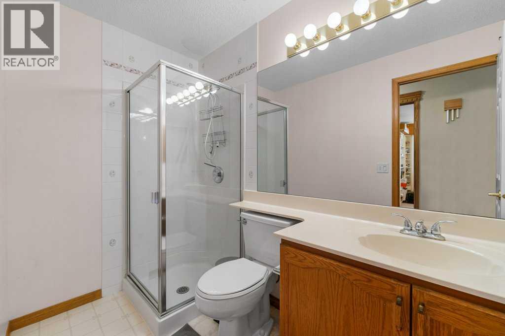 Single Family House for Sale in   Lincoln Way SW Lincoln Park Calgary 