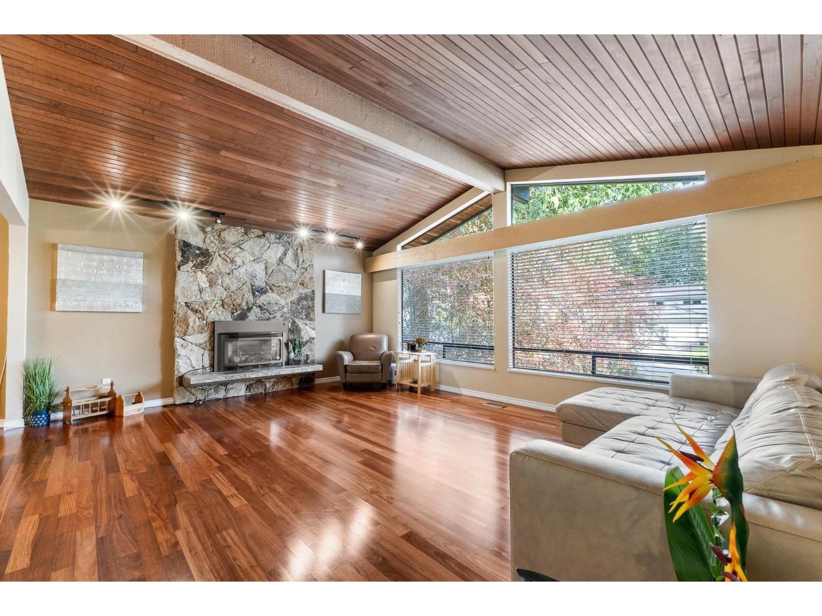 6457 SUMMIT Crescent, Delta