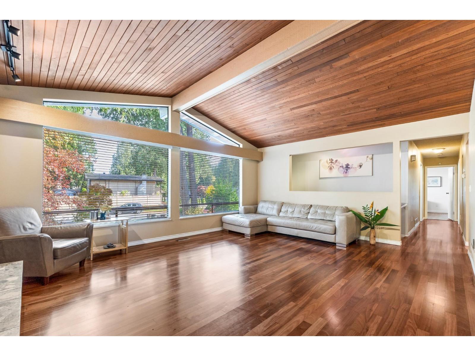 6457 SUMMIT Crescent, Delta