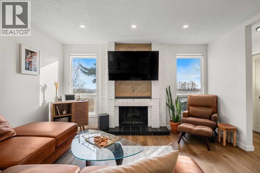 Single Family House for Sale in  Coach Gate Way SW Coach Hill Calgary 