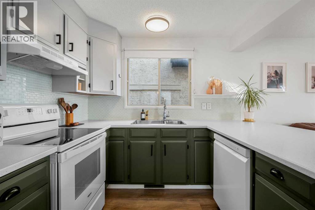 Single Family House for Sale in  Coach Gate Way SW Coach Hill Calgary 