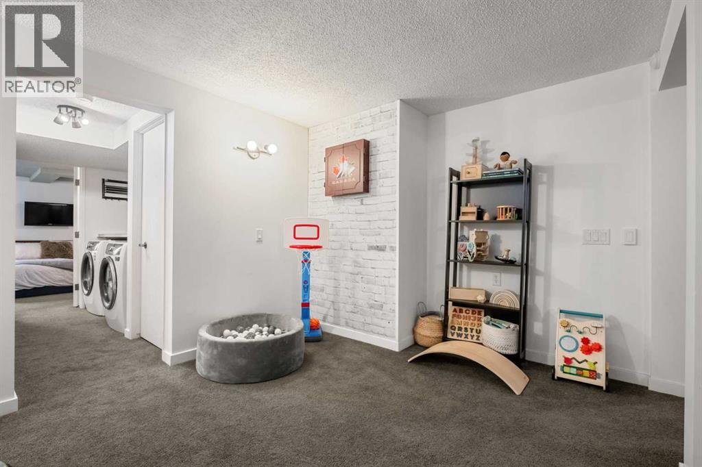 Single Family House for Sale in  Coach Gate Way SW Coach Hill Calgary 