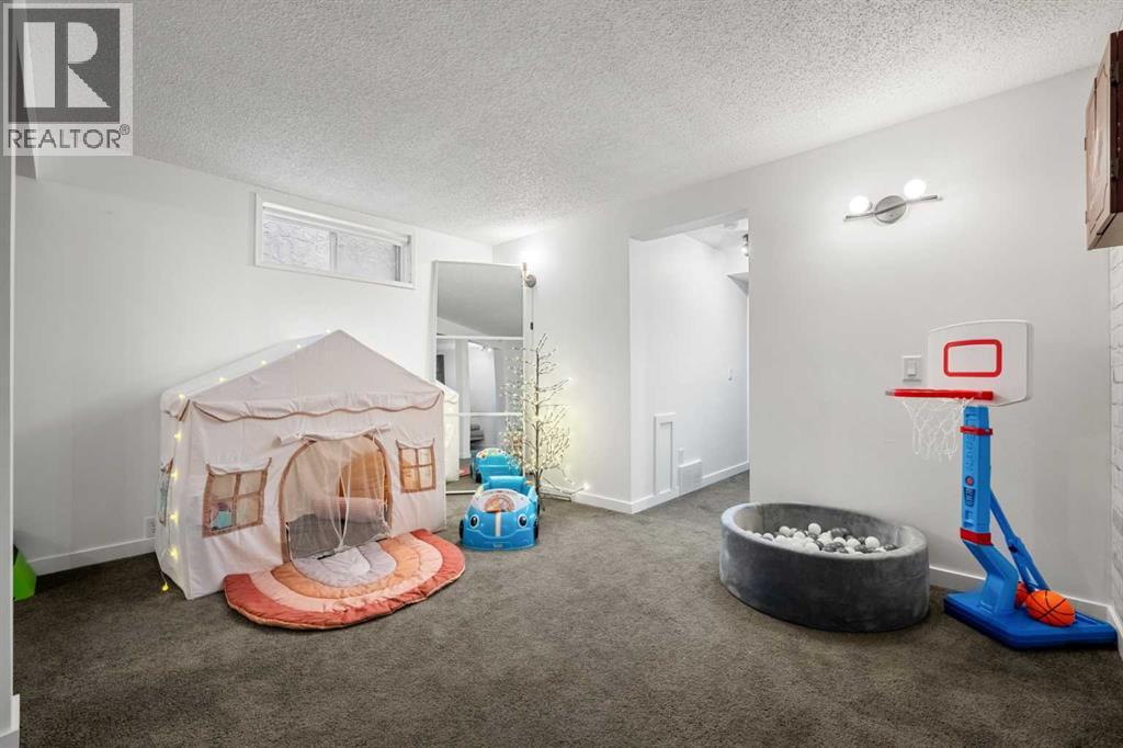 Single Family House for Sale in  Coach Gate Way SW Coach Hill Calgary 