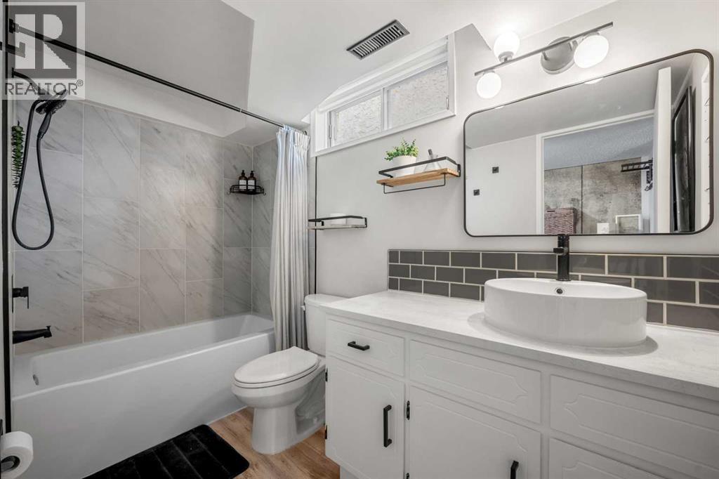 Single Family House for Sale in  Coach Gate Way SW Coach Hill Calgary 