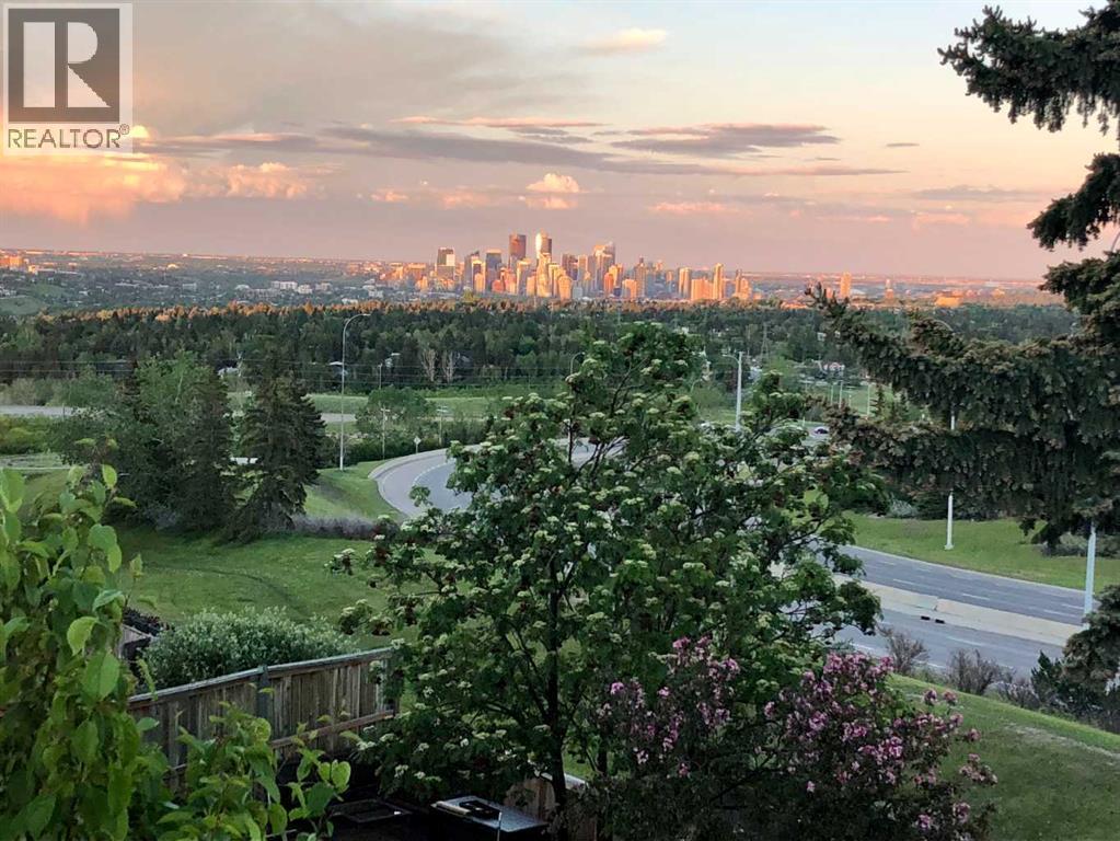 Single Family House for Sale in  Coach Gate Way SW Coach Hill Calgary 