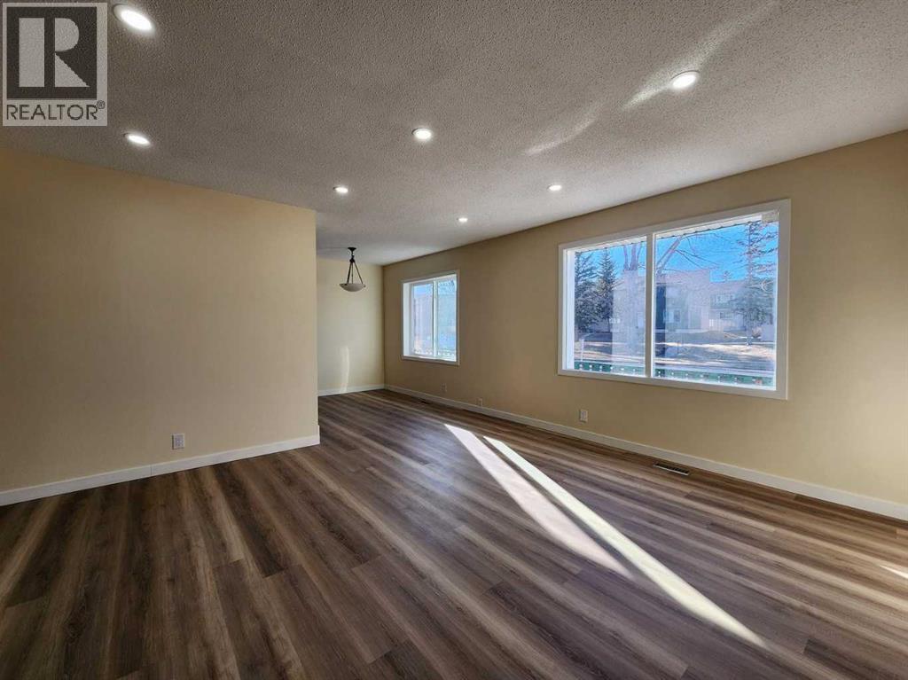 Single Family House for Sale in    Street NE Thorncliffe Calgary 