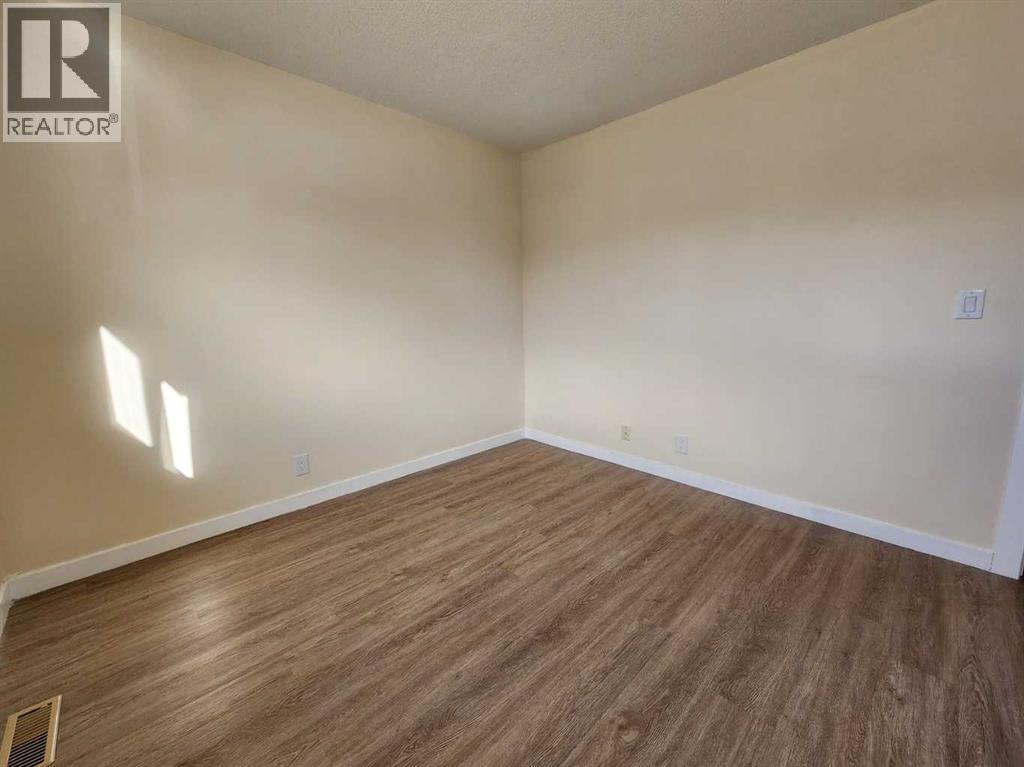 Single Family House for Sale in    Street NE Thorncliffe Calgary 