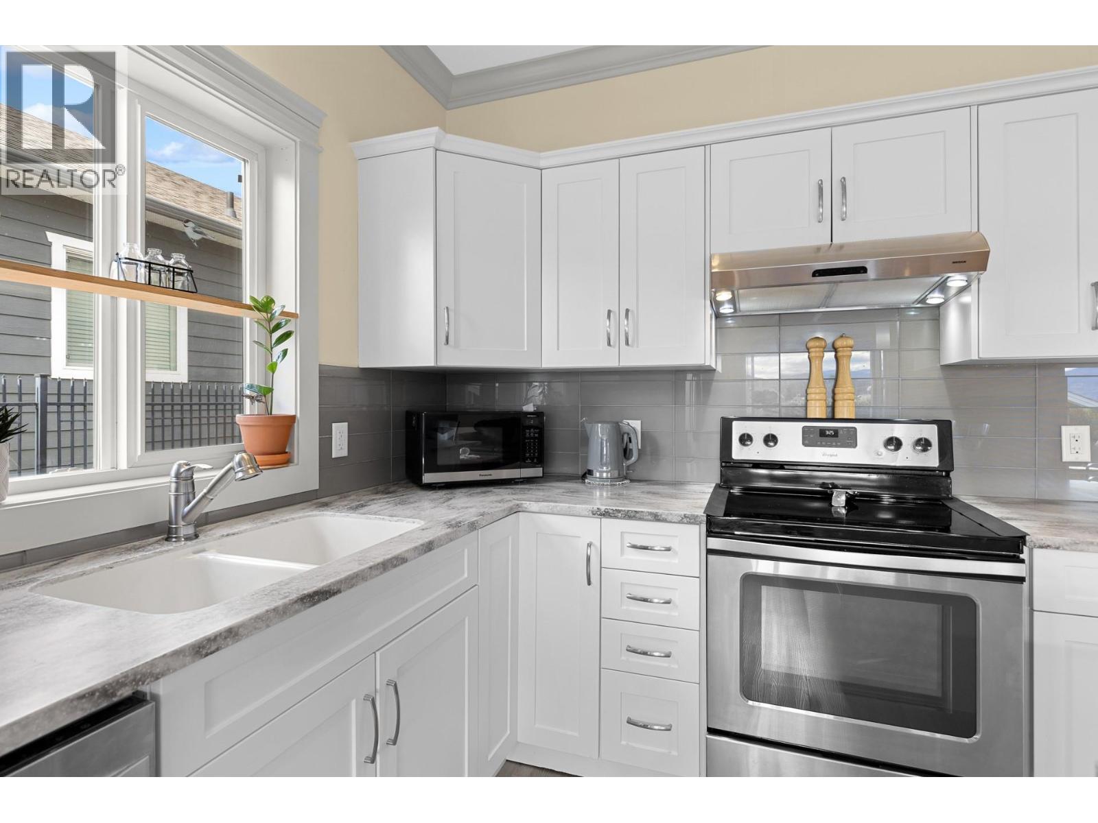  2092 Clover Drive, West Kelowna