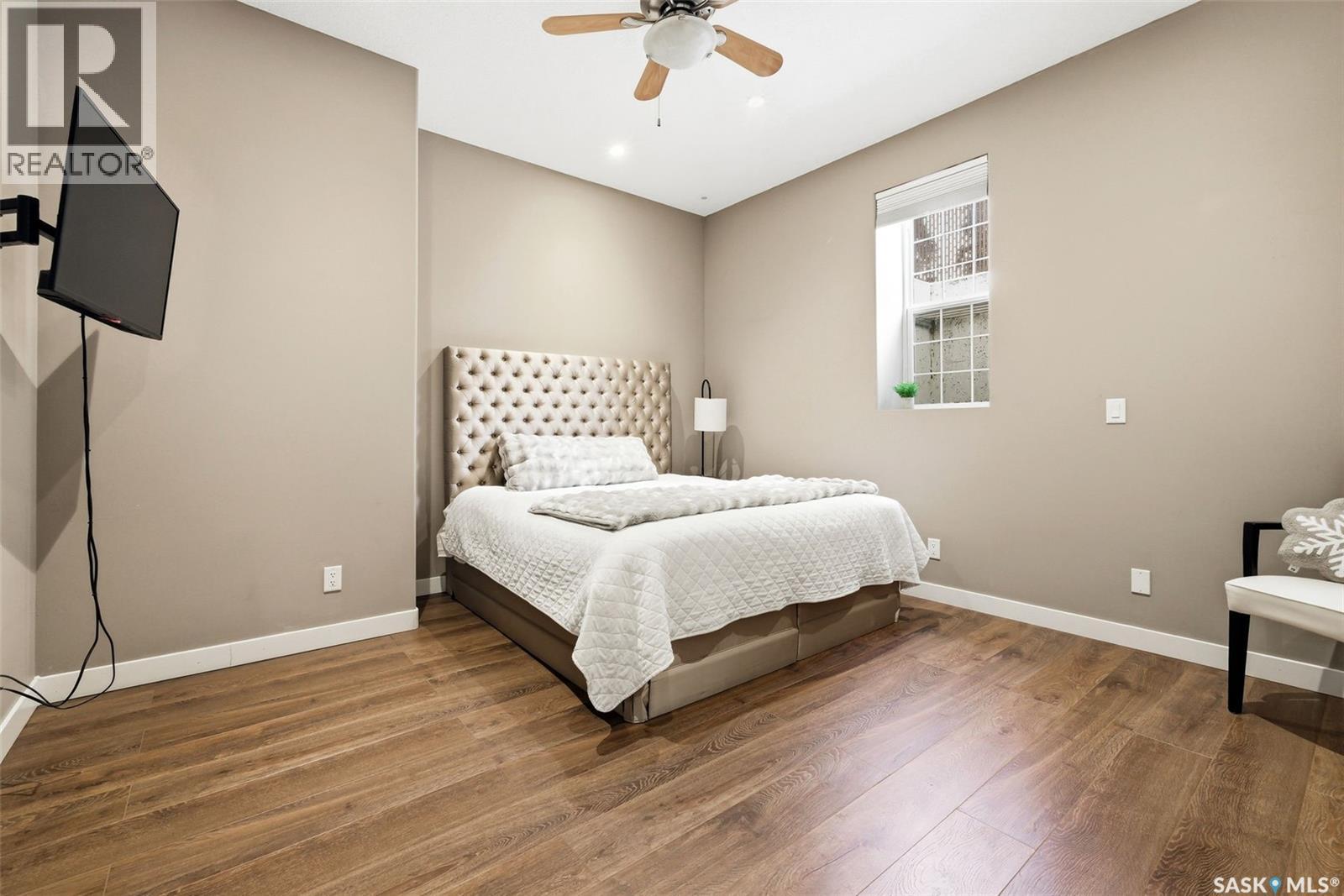 3270 Windsor Park CRESCENT - 44