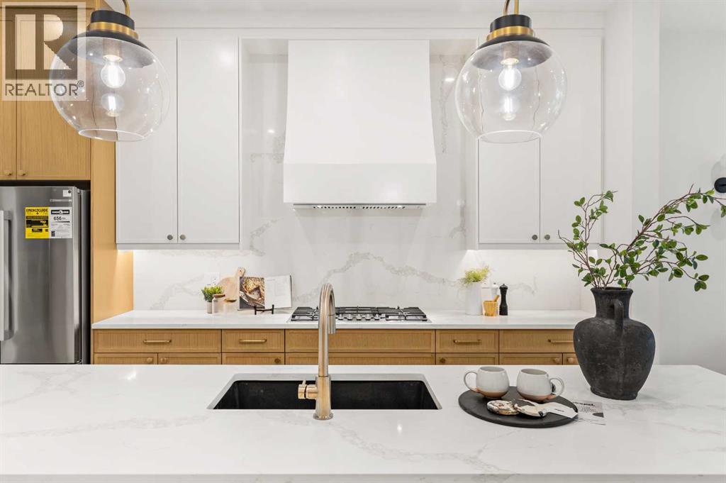 2411 25 Avenue NW, Calgary, Alberta