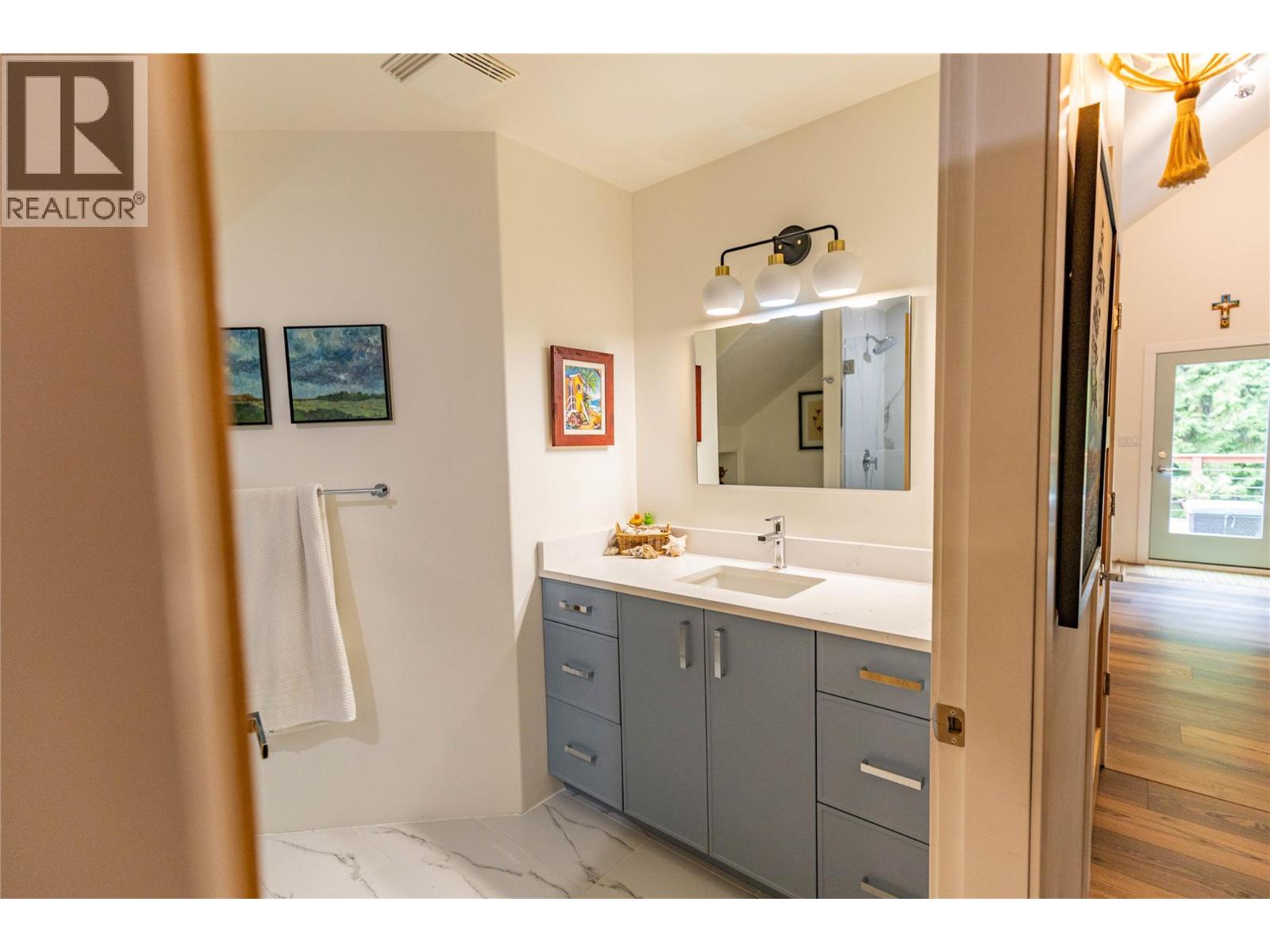 4037 Santa Road, Scotch Creek