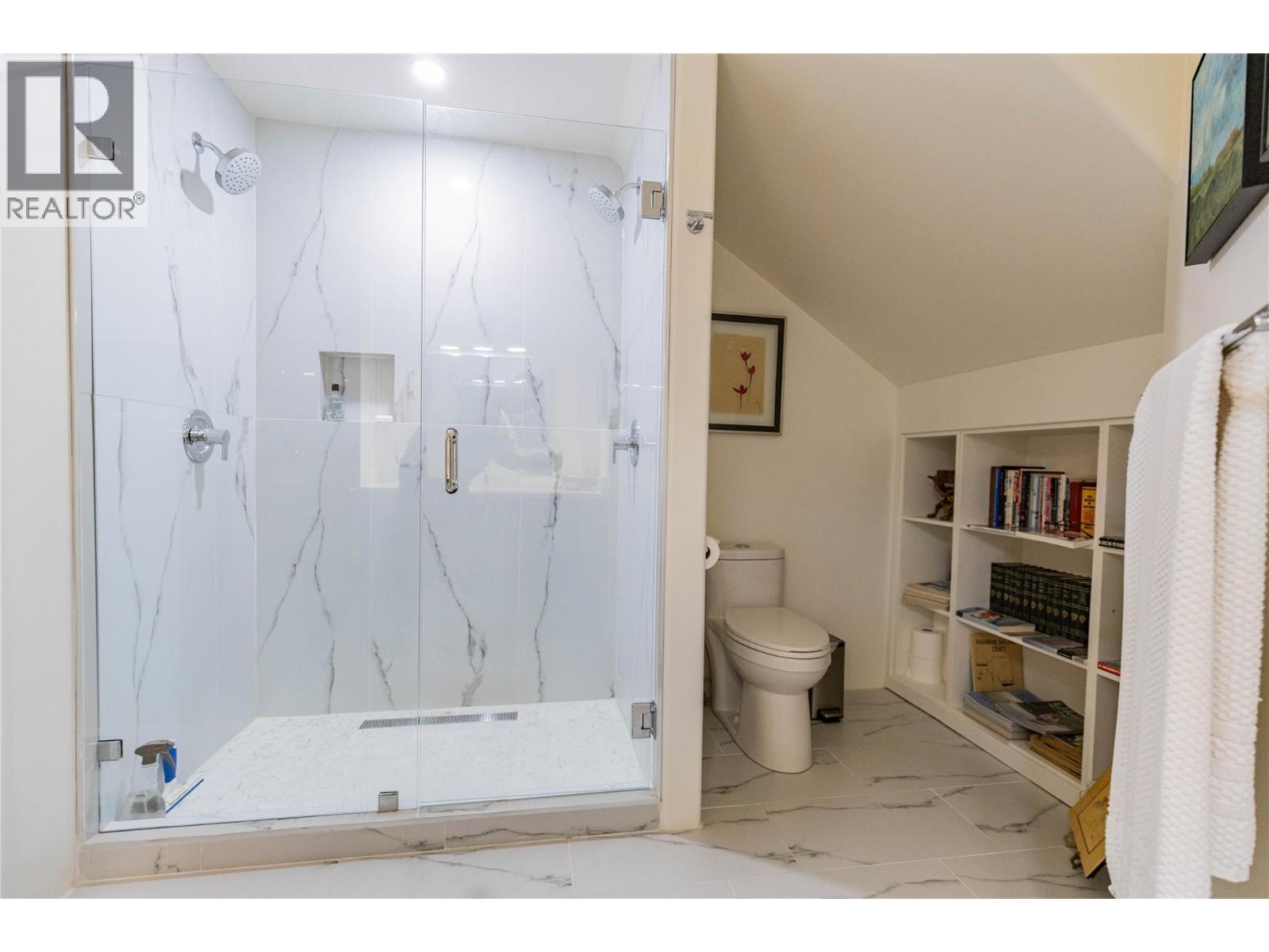 4037 Santa Road, Scotch Creek