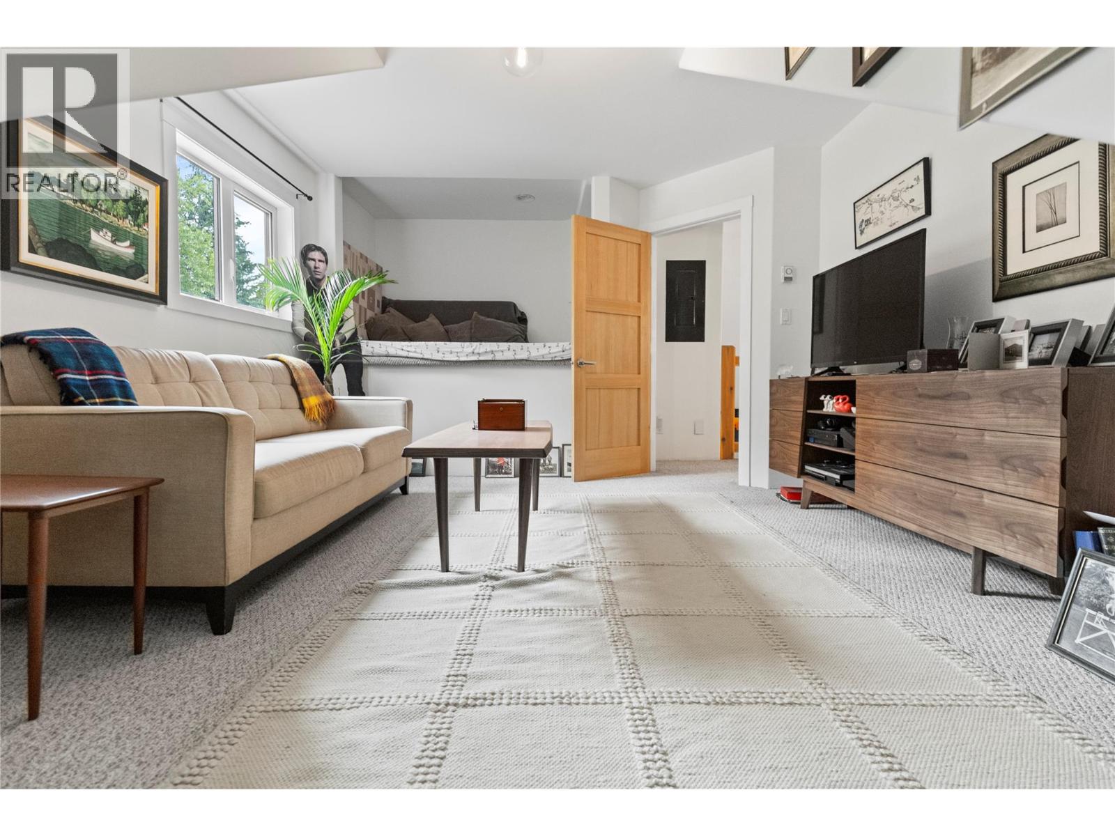 4037 Santa Road, Scotch Creek