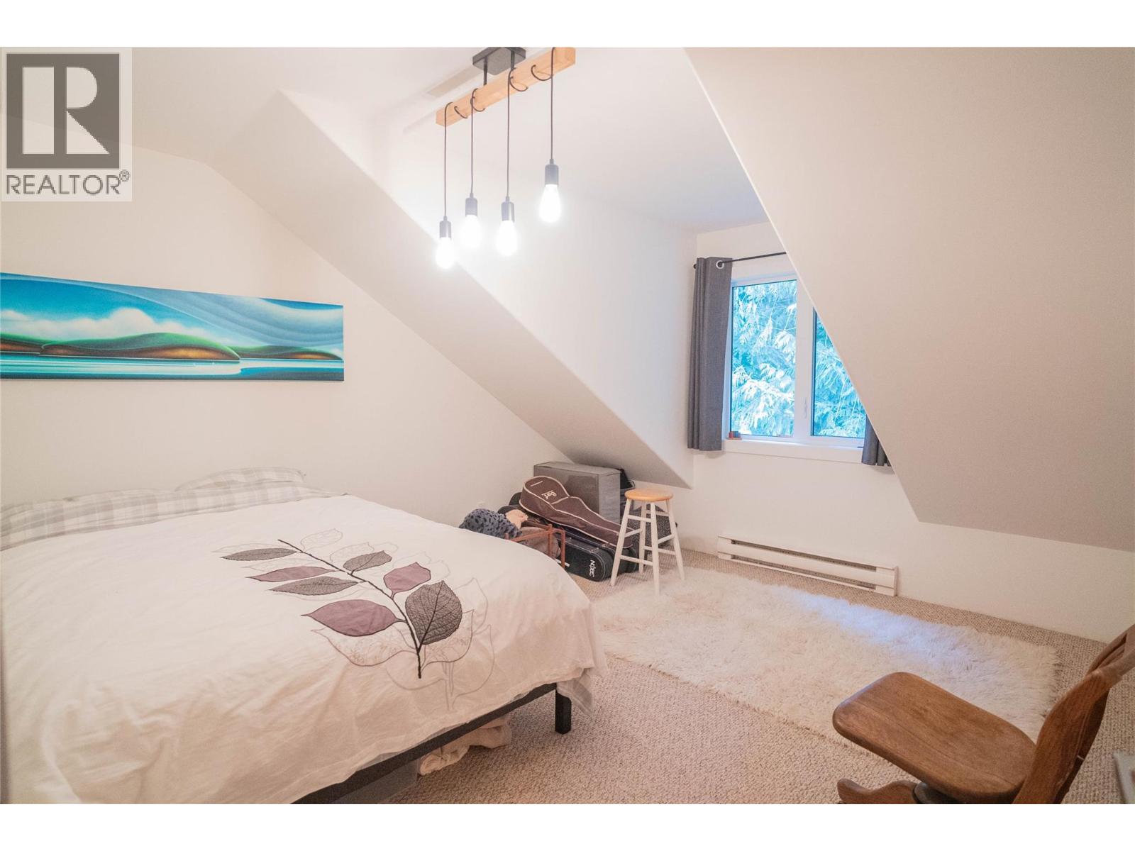 4037 Santa Road, Scotch Creek