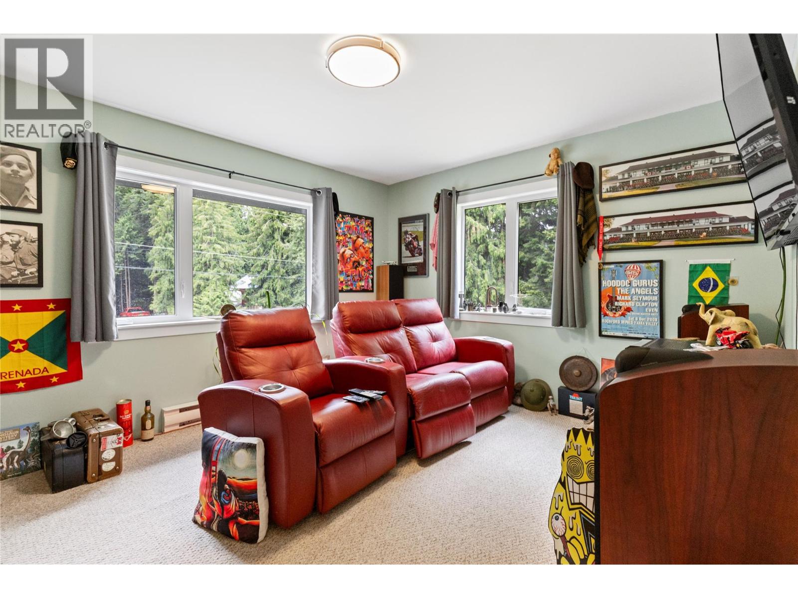 4037 Santa Road, Scotch Creek