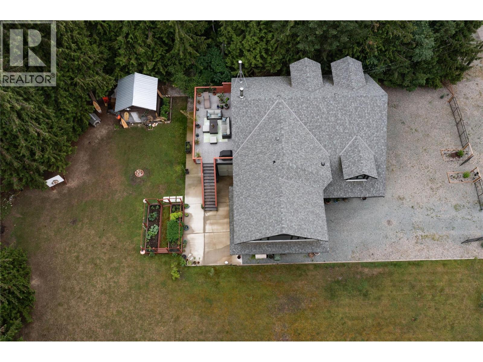 4037 Santa Road, Scotch Creek