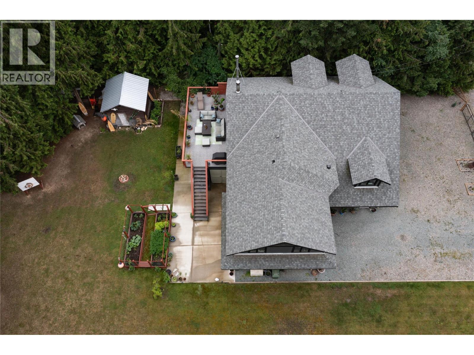 4037 Santa Road, Scotch Creek