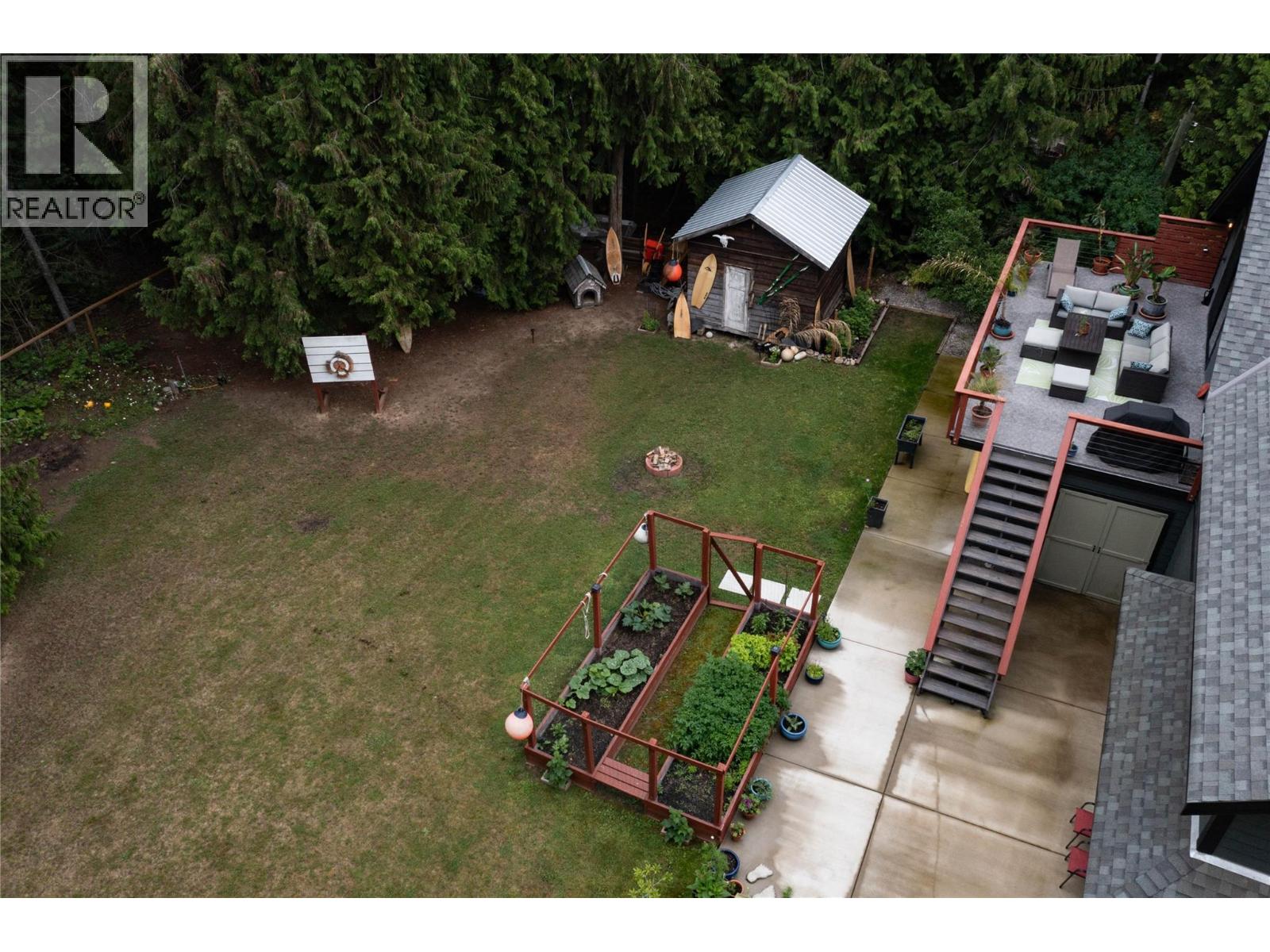 4037 Santa Road, Scotch Creek