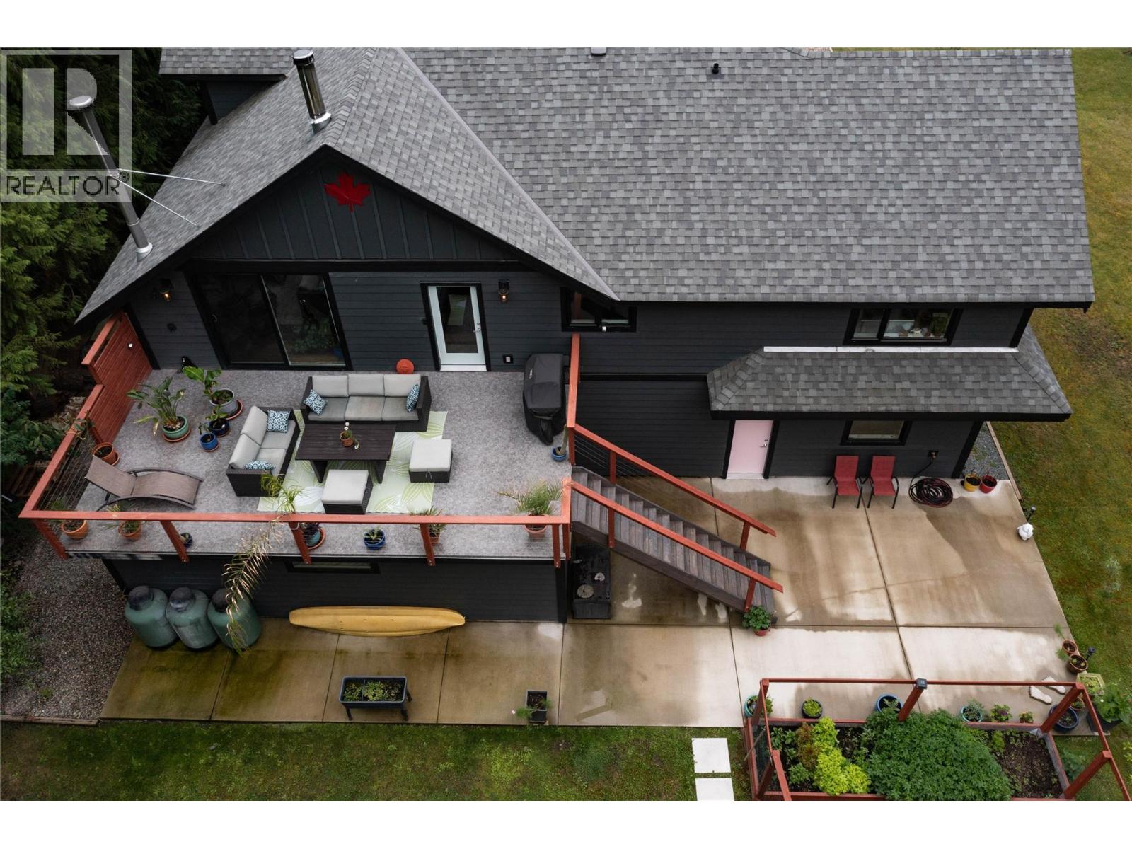 4037 Santa Road, Scotch Creek