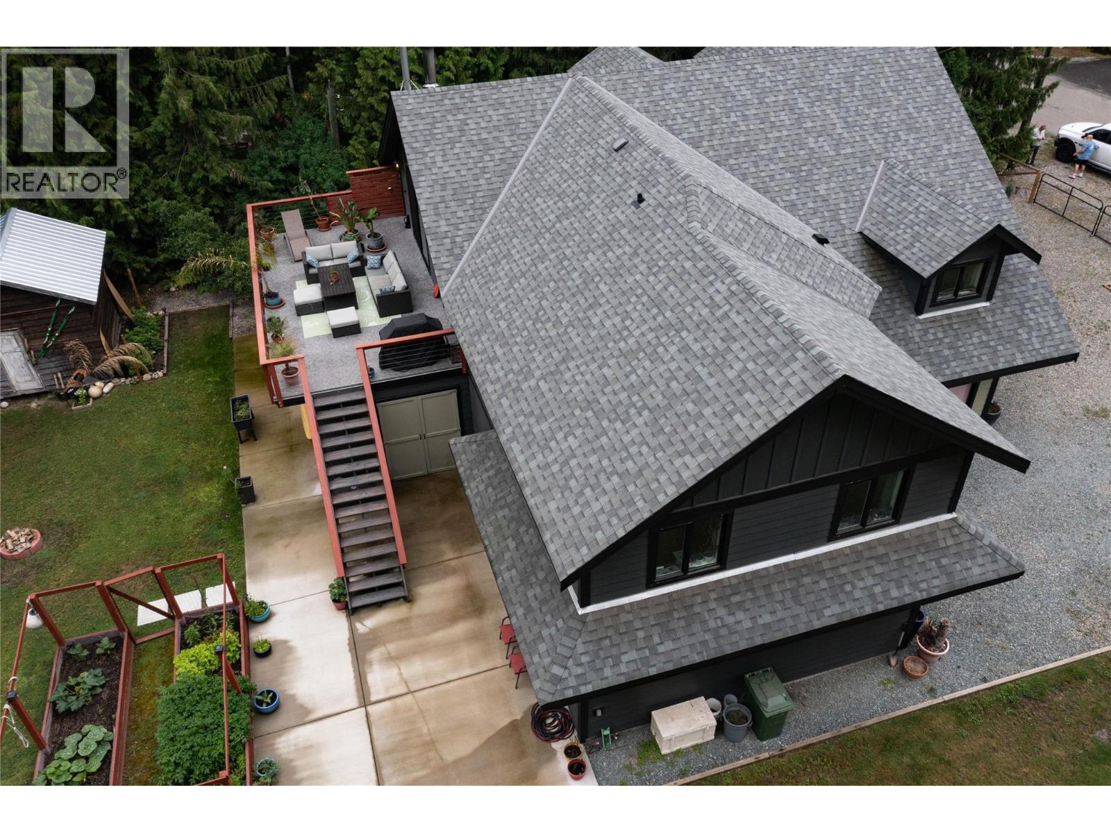 4037 Santa Road, Scotch Creek