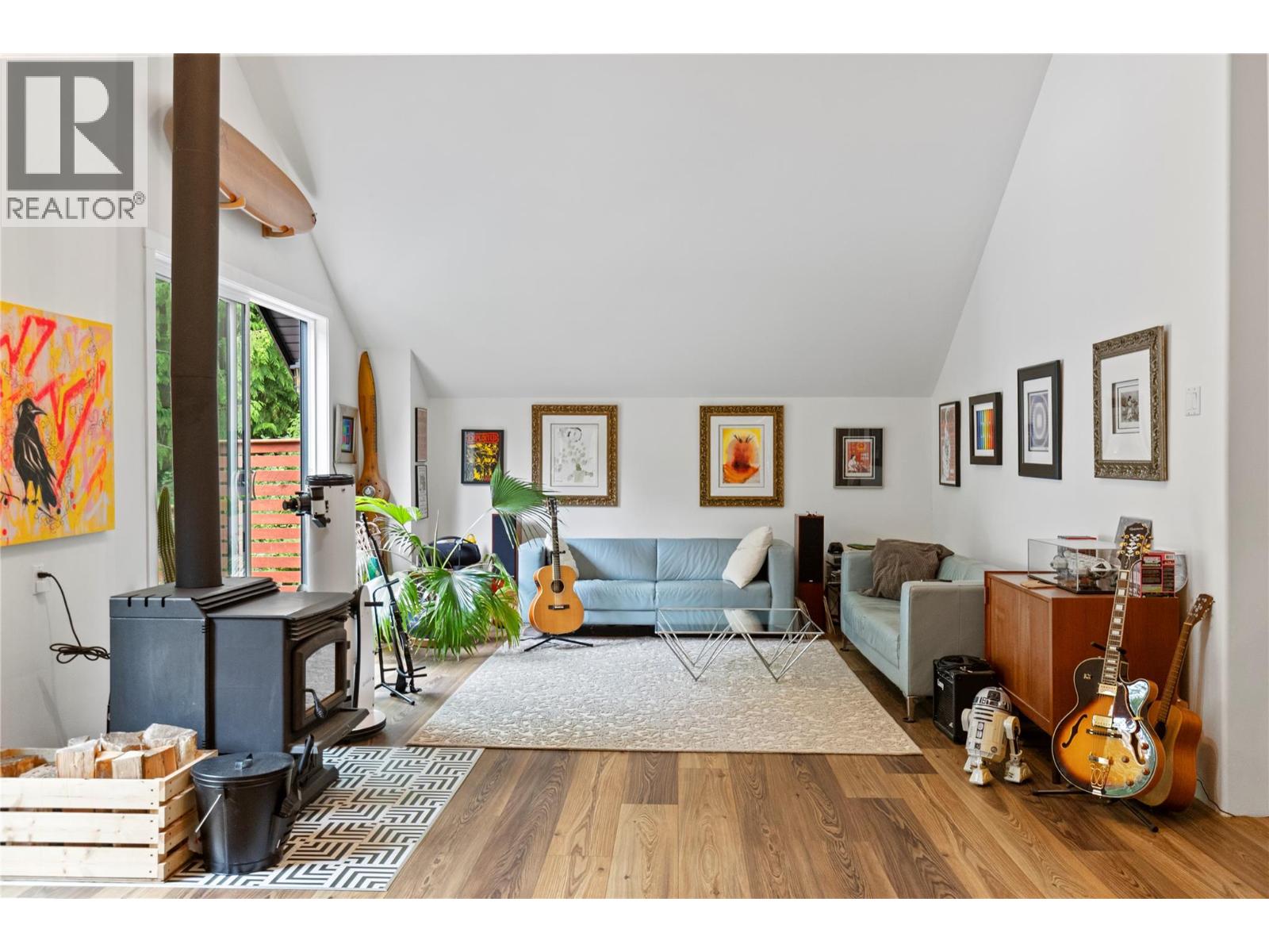 4037 Santa Road, Scotch Creek