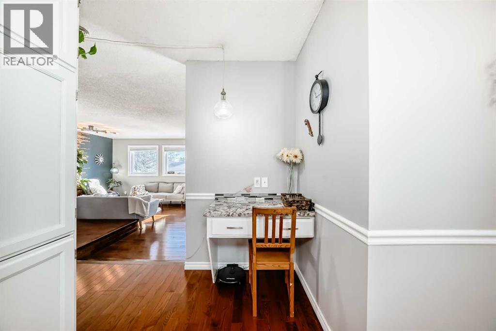 Single Family House Bi-level for Sale in  Macewan Glen Road NW MacEwan Glen Calgary 