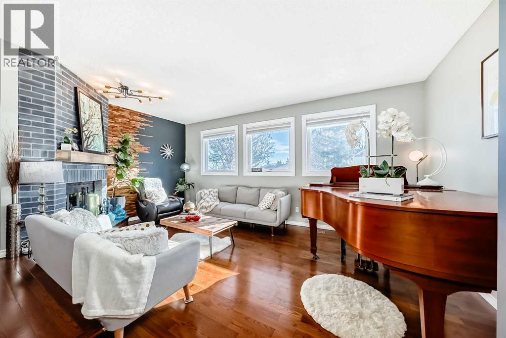 Single Family House Bi-level for Sale in  Macewan Glen Road NW MacEwan Glen Calgary 