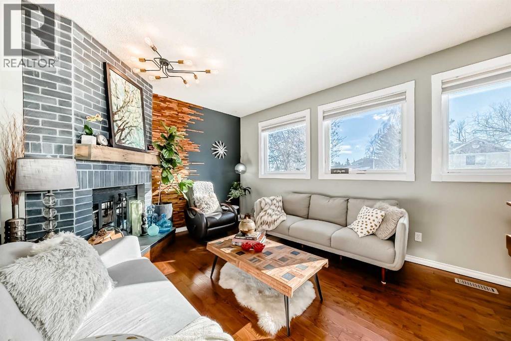 Single Family House Bi-level for Sale in  Macewan Glen Road NW MacEwan Glen Calgary 