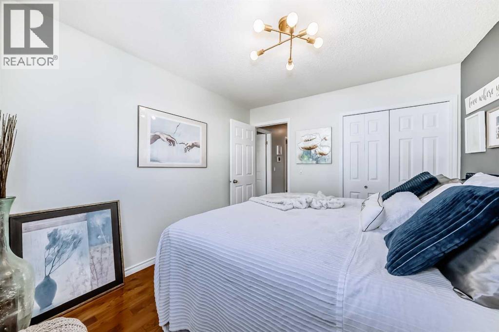 Single Family House Bi-level for Sale in  Macewan Glen Road NW MacEwan Glen Calgary 