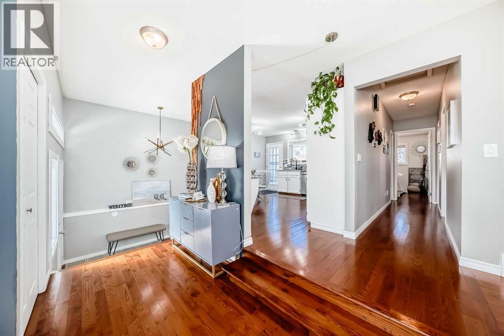 Single Family House Bi-level for Sale in  Macewan Glen Road NW MacEwan Glen Calgary 