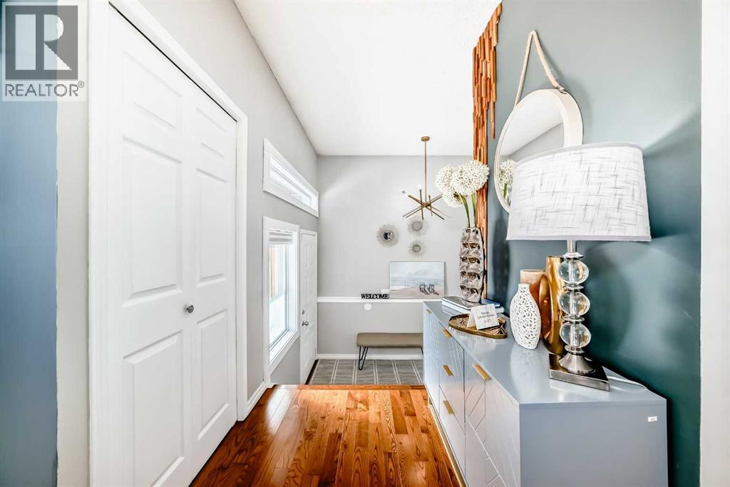 Single Family House Bi-level for Sale in  Macewan Glen Road NW MacEwan Glen Calgary 