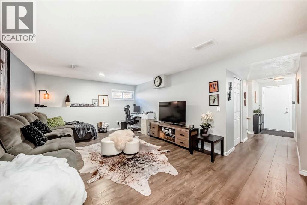 Single Family House Bi-level for Sale in  Macewan Glen Road NW MacEwan Glen Calgary 