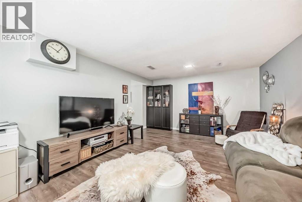 Single Family House Bi-level for Sale in  Macewan Glen Road NW MacEwan Glen Calgary 