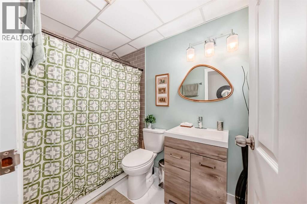 Single Family House Bi-level for Sale in  Macewan Glen Road NW MacEwan Glen Calgary 