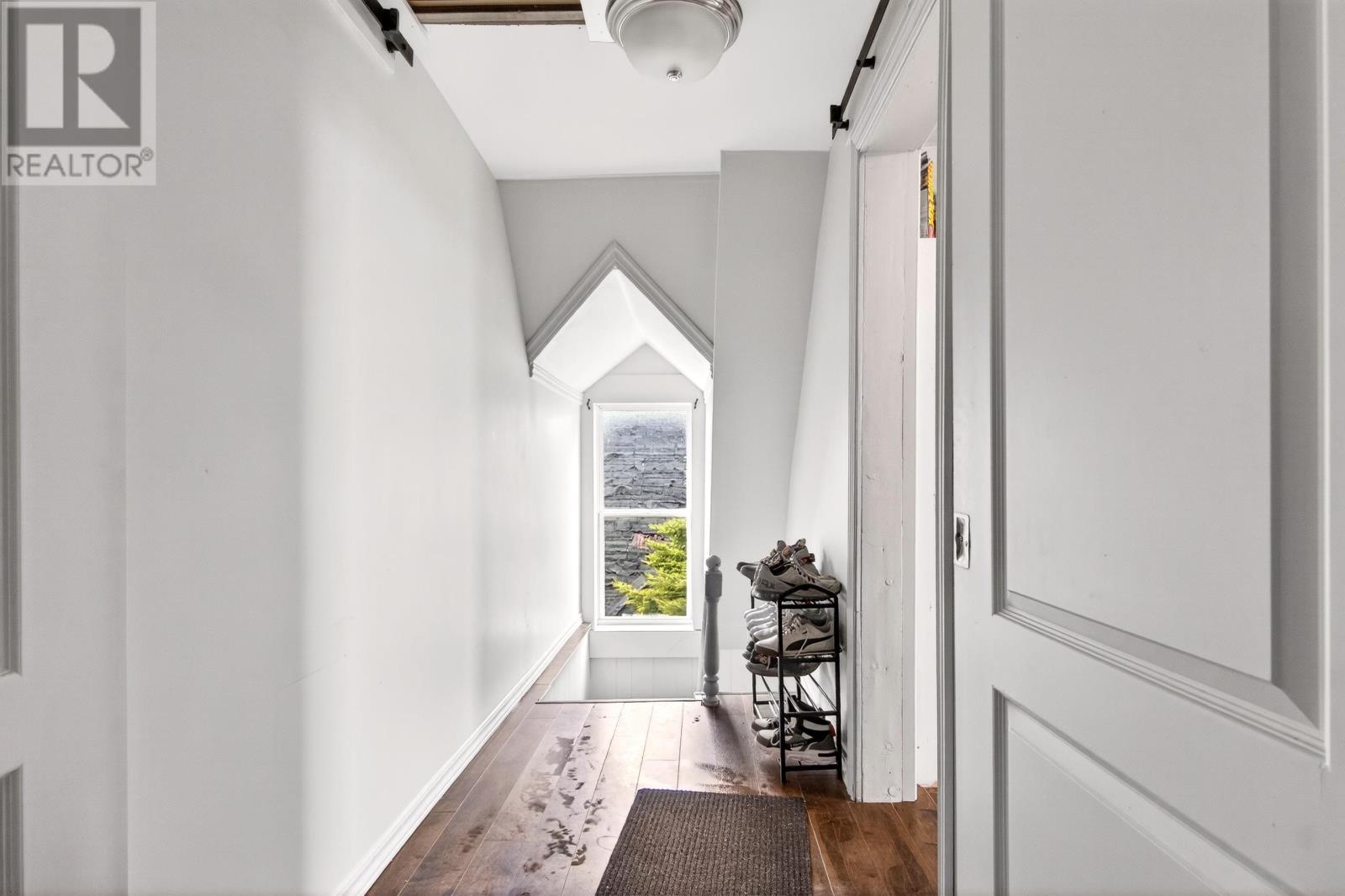 325 Notre Dame Street - 21