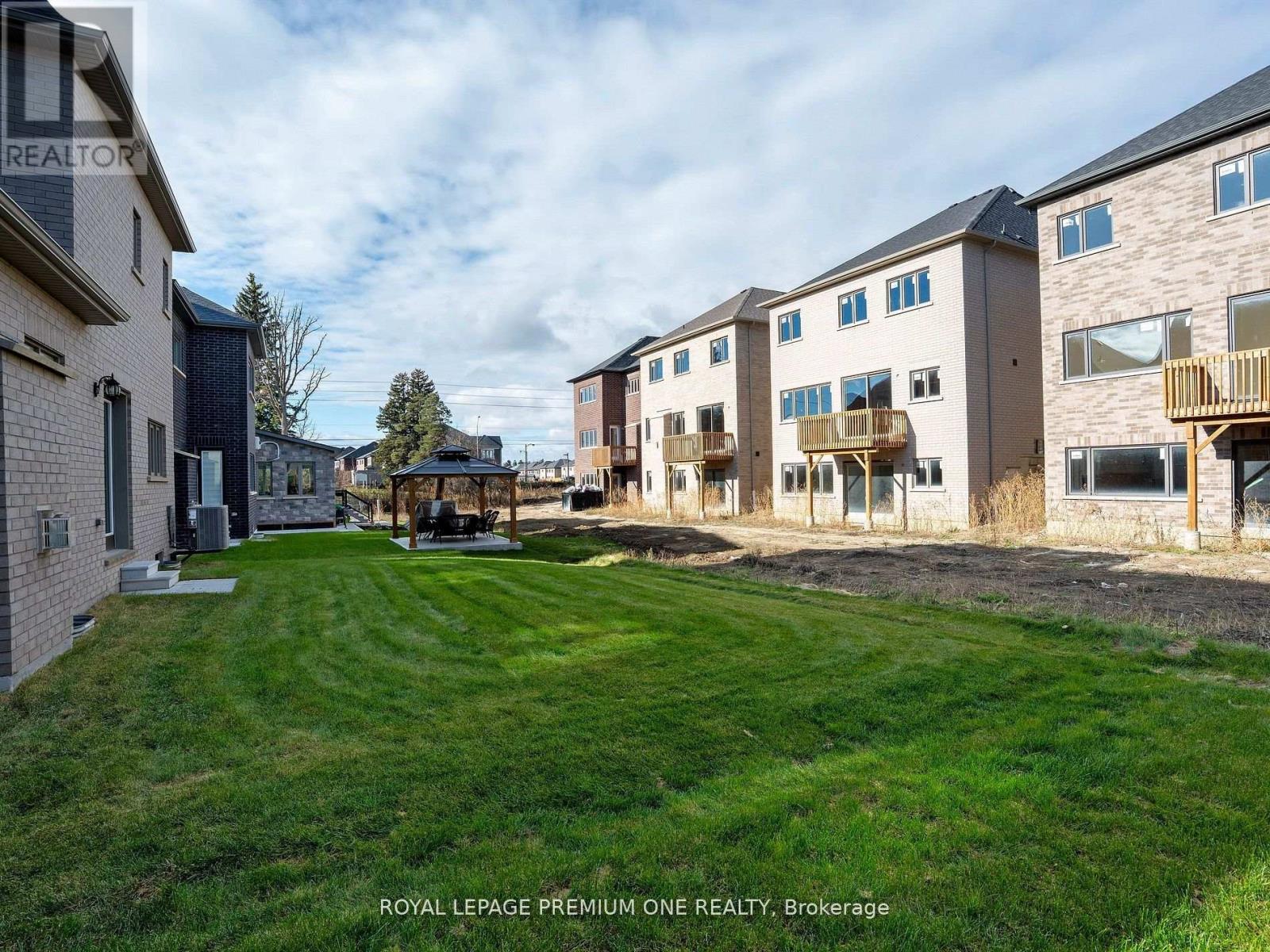 15 ANTONIETTA CRESCENT - 10