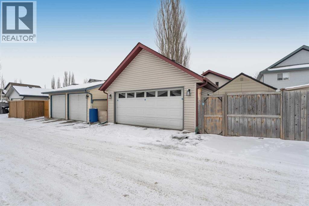 Single Family House Bi-level for Sale in  Prestwick Landing SE McKenzie Towne Calgary 