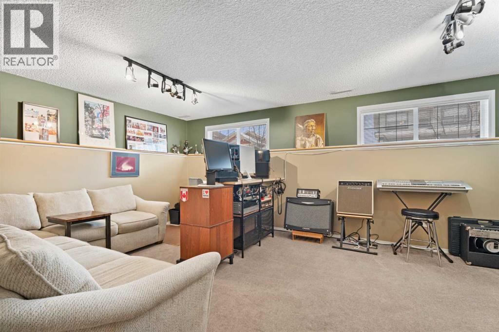 Single Family House Bi-level for Sale in  Prestwick Landing SE McKenzie Towne Calgary 