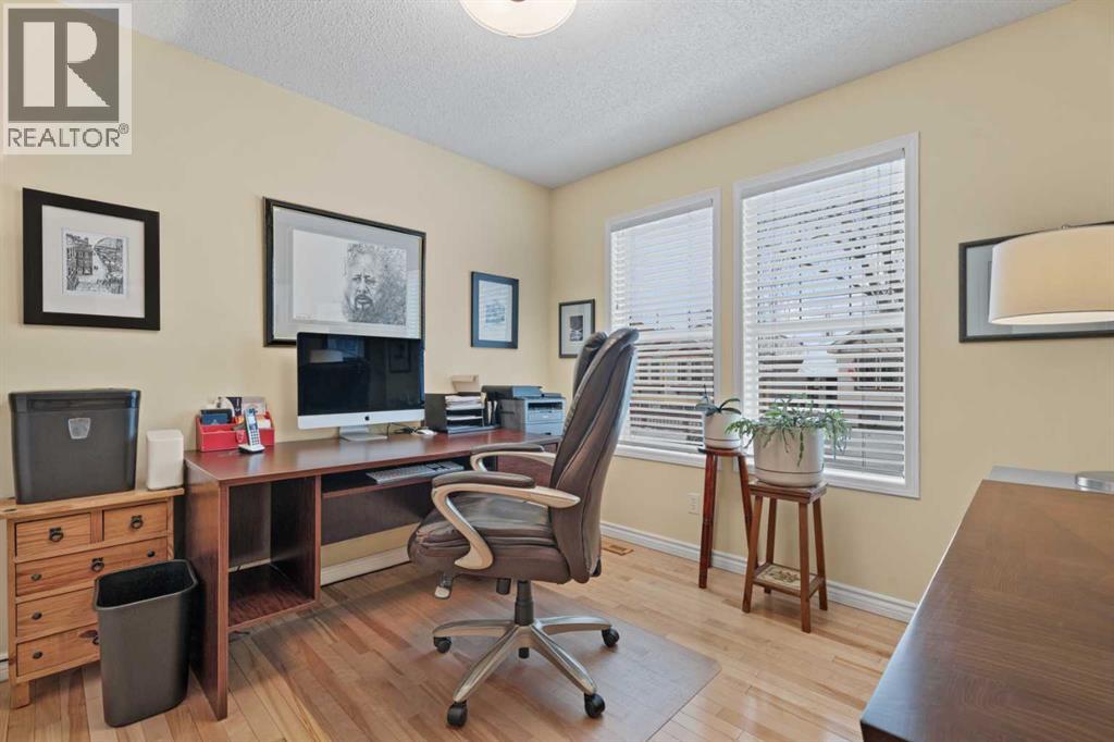 Single Family House Bi-level for Sale in  Prestwick Landing SE McKenzie Towne Calgary 