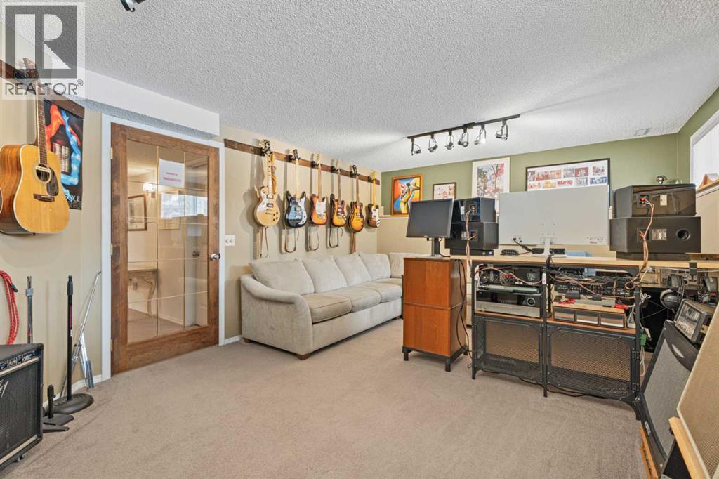 Single Family House Bi-level for Sale in  Prestwick Landing SE McKenzie Towne Calgary 