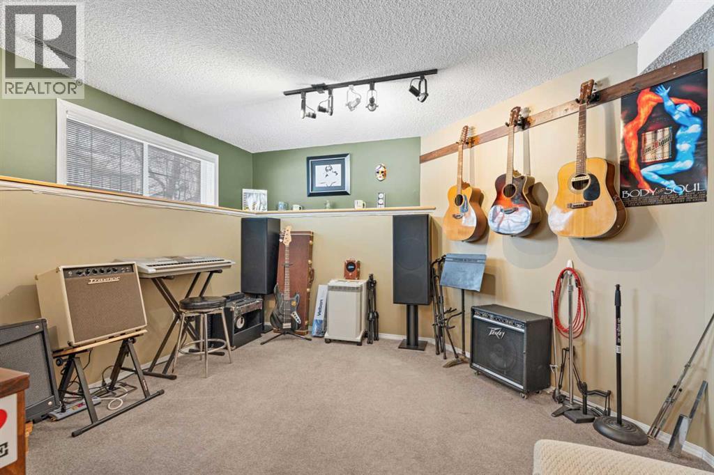 Single Family House Bi-level for Sale in  Prestwick Landing SE McKenzie Towne Calgary 