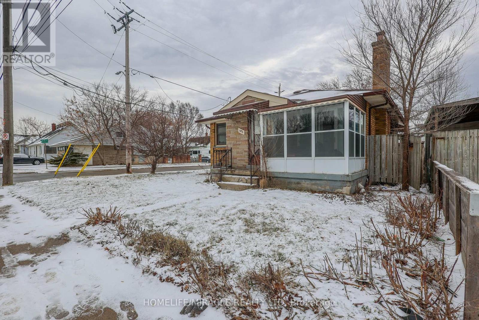 1171 OXFORD STREET E - 2